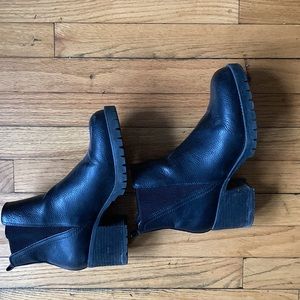 Women’s Size 10 Black Chelsea Boots